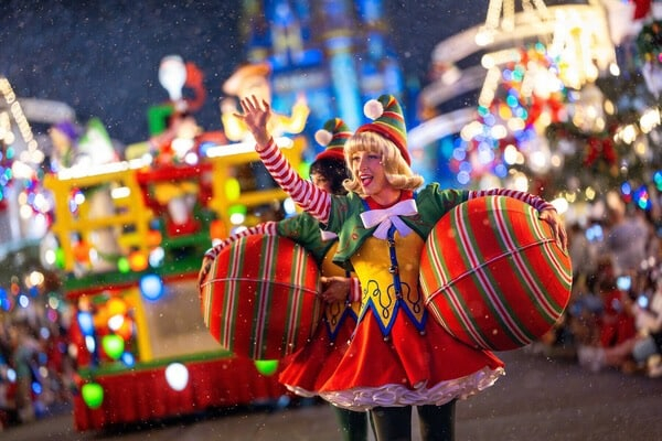 Mickey’s Once Upon a Christmastime Parade