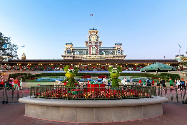 Mickey's Very Merry Christmas Party 2025